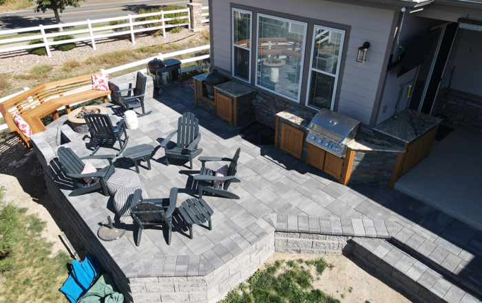 overview of a paver patio with an outdoor kitchen